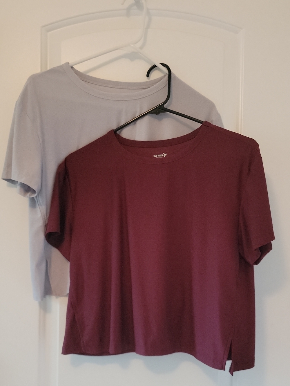 Bundle Of 2- Old Navy Women's Active Cloudmotion Go-dry Tees - Burgundy & Gray